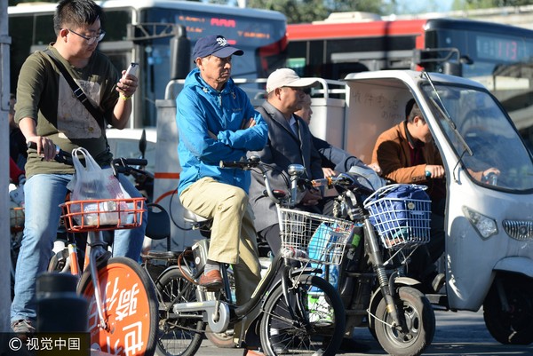 ▲▼中國街道,大陸街道,街道,街景,馬路,路況,摩托車,機車,塞車,機車。（圖／CFP）