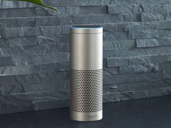智慧喇叭三結義！Amazon新Echo有螢幕、還能控制家具了。（圖／取自官網）
