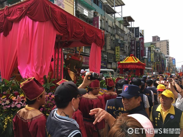 ▲中國福建省湄洲媽祖來台遶境祈福，警出動霹靂小組支援維安。（圖／記者林煒傑翻攝）