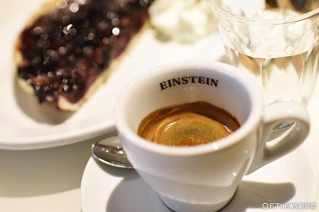 瑞士必朝聖「愛因斯坦故居」咖啡店　漫步古城喝杯聰明咖啡（圖／記者陳涵茵攝）