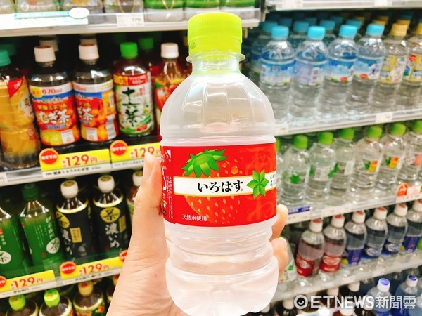 ▲▼日本透明草莓水。（圖／記者蔡玟君攝）