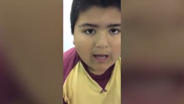 ▲阿根廷8歲童誤吞哨子，一張嘴就嗶嗶嗶。（圖／翻攝自YouTube／Trending）