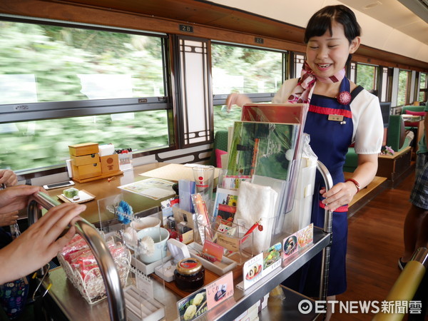 ▲四國伊予灘物語特色列車。（圖／記者彭懷玉攝）