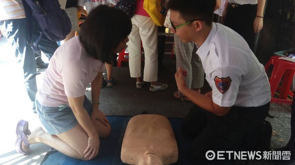 ▲提升市民災害應變能力，消防局與兒服中心共辦宣導活動。（圖／北市消防局提供）