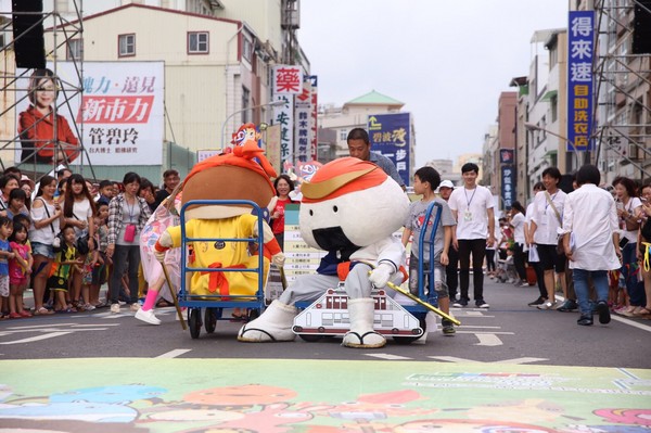 ▲▼迎接「生態交通全球盛典」，高雄市舉辦台日吉祥物超萌PK賽。（圖／高雄市政府提供）