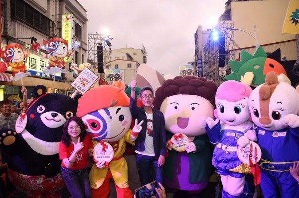 ▲▼迎接「生態交通全球盛典」，高雄市舉辦台日吉祥物超萌PK賽。（圖／高雄市政府提供）