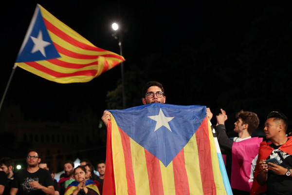 ▲▼西班牙加泰隆尼亞(Catalan)獨立公投結束，226萬張選票中，90%贊成獨立。（圖／路透社）