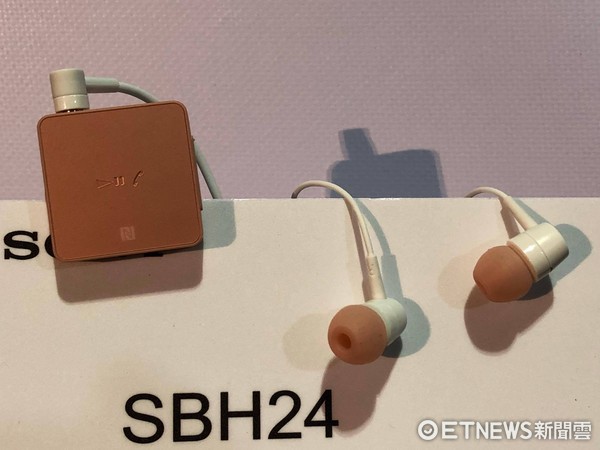 抢攻行动视听!SONY SBH24极轻耳机登台价免