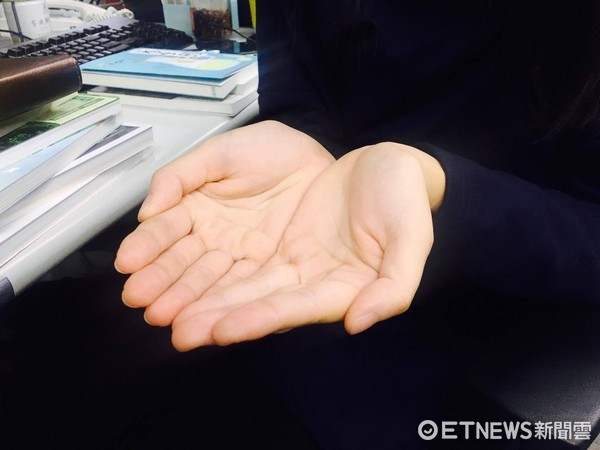 ▲空心手拍打法。（圖／記者曹悅華攝）