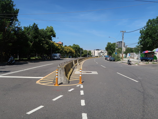 ▲新竹市建功二路改善中央分隔島。（圖／新竹市政府提供）