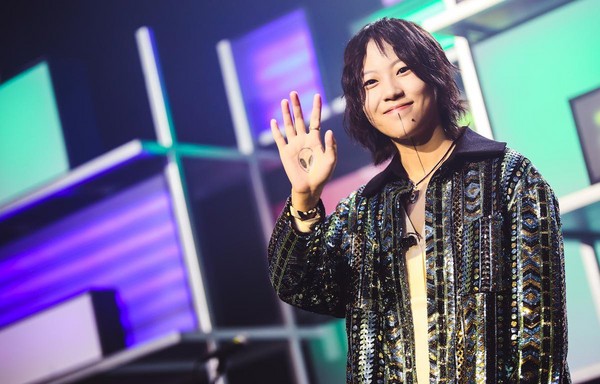 日前竇靖童在北京舉辦《Kids Only》音樂分享會,開場秀出民族鼓。(銀魚提供)