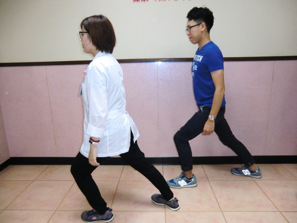 ▲復健,腳,足底筋膜炎,作操,招式。（圖／活力得醫療照護體系提供）