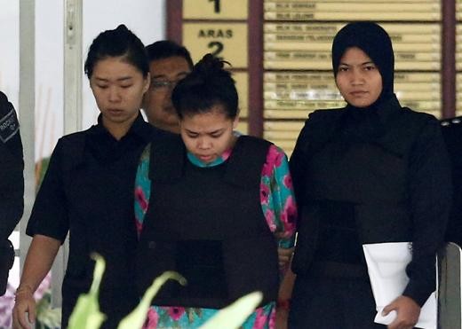 ▲▼ 印尼女子席蒂艾沙（Siti Aishah）和越南女子段氏香（Doan Thi Huong）被控毒殺金正男。（圖／路透社）