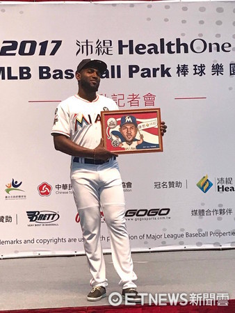 ▲▼ 2017MLB Baseball Park 棒球樂園，歐祖納（Marcell Ozuna）、王維中。（圖／記者潘泓鈺攝）