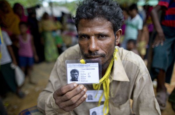 ▲羅興亞人 Mohammad Saleem終於取得孟加拉身分證。（圖／達志影像／美聯社）
