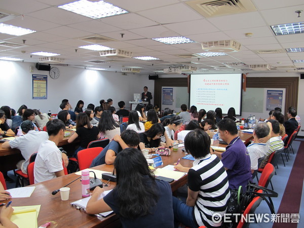世新續推全媒體識讀教育，與會者凝聽大陸智庫--上海社會科學院學者的專題演講。（圖／世新大學提供）