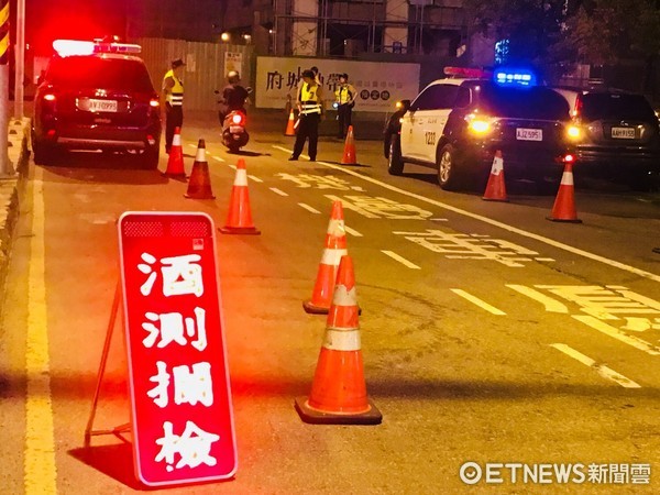 ▲台南市警二分局加強路檢查酒駕。（圖／警方提供）