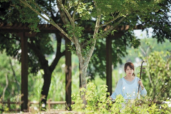 夏于喬從小學國樂，就在演《老師你會不會回來》時派上用場，她自己另加碼學胡琴。（牽猴子提供）