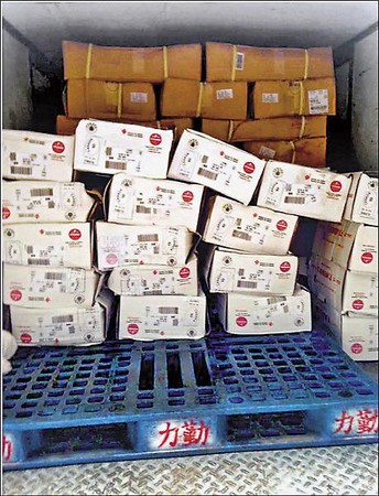 力勤公司被離職員工爆料販售過期肉品多年，台中市衛生局祭出千萬元罰單。（台中市衛生局提供）