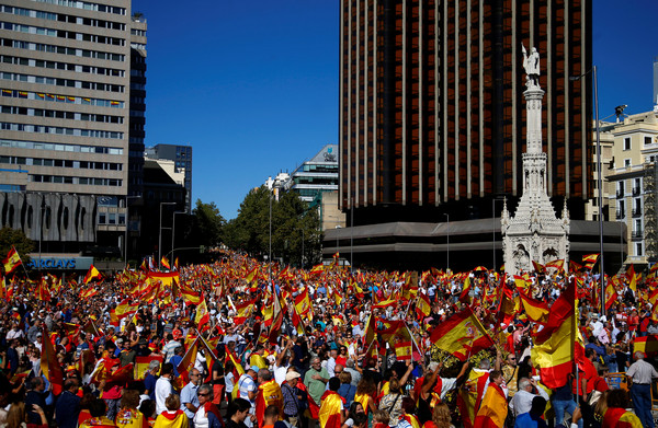 ▲西班牙馬德里「愛國反獨立」遊行。（圖／路透）