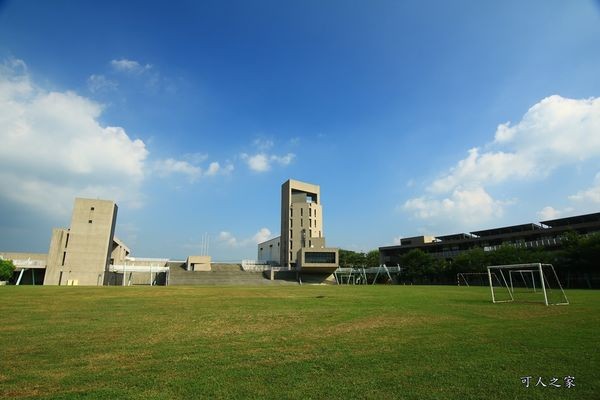 ▲嘉義新港藝術高中空中彩虹跑道。（圖／可人之家提供）