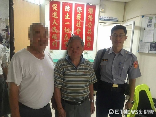 ▲84歲呂姓失聰老翁，在台南市警六分局金華所協助下，找到40年前曾幫助他的76歲汪姓友人，以了卻他懸念40年的報恩心願。（圖／記者林悅翻攝）