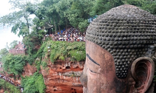 ▲▼大陸十一假期旅遊人數高達7億人次。（圖／翻攝自樂山新聞網）