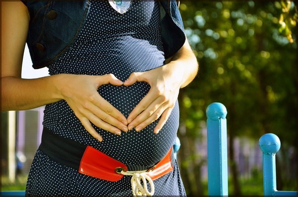 ▲孕婦不能抱小孩，真實原因跟肚中胎兒有密切關係。（圖／翻攝自網路LibreStock）