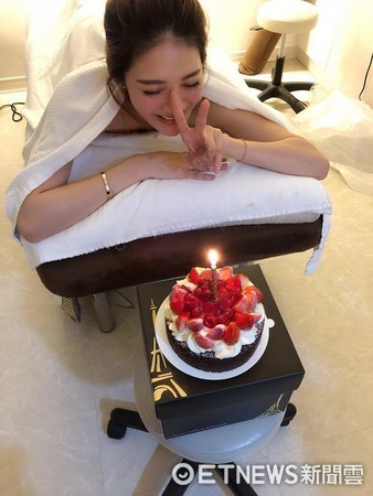 ▲吳亞馨朋友日前幫她慶生。（圖／翻攝臉書）