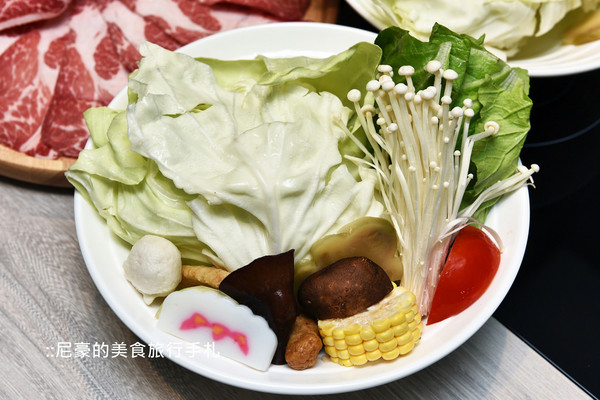 ▲台北籐集火鍋大份量頂級肉品新鮮海鮮。（圖／尼豪提供）
