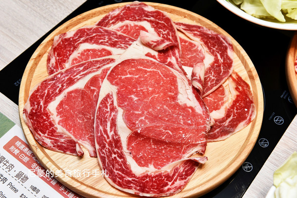 ▲台北籐集火鍋大份量頂級肉品新鮮海鮮。（圖／尼豪提供）