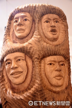 花蓮市原住民文化歷史館展出胡銀祿木雕創作，總計展出24件作品。（圖／花蓮市公所提供）