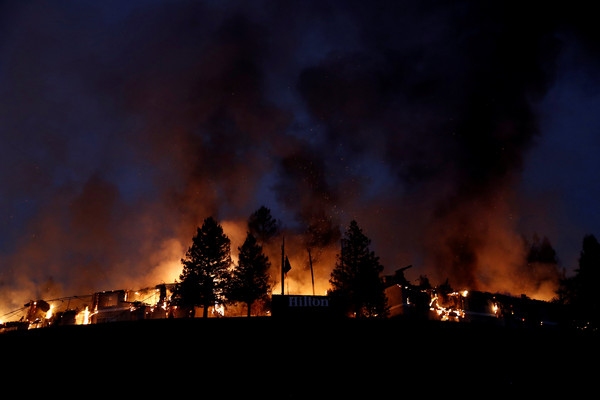 ▲▼加州酒鄉索諾瑪縣發生大火，業者損失慘重。（圖／路透社）