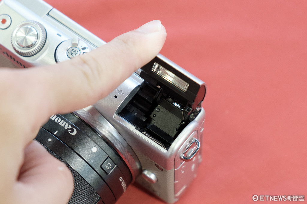 導入雙像素對焦！Canon入門微單M100開賣、售17,900元。（圖／記者莊友直攝）