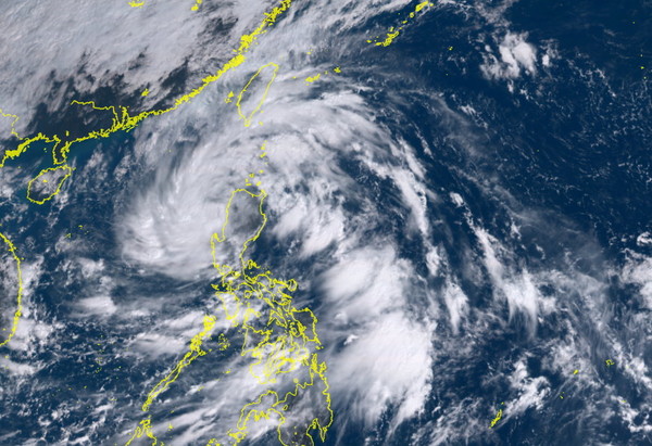 卡努颱風。（圖／翻攝日本向日葵8號衛星影像）