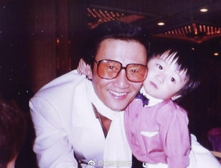 ▲謝賢公開兒子童年照。（圖／翻攝謝霆鋒、《愛奇藝娛樂》微博）