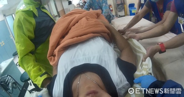 ▲雨天視線不佳釀車禍　孕婦「離待產期只剩2週」肚子撞擊地面。（圖／記者謝侑霖翻攝）