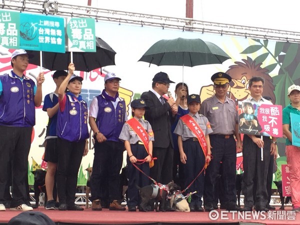▲台南市警察局與國際獅子會300-D1區第10專區，14日上午在台南市林默娘公園舉辦「獅愛無限．幸福鬥陣走」健走活動。（圖／警方提供）