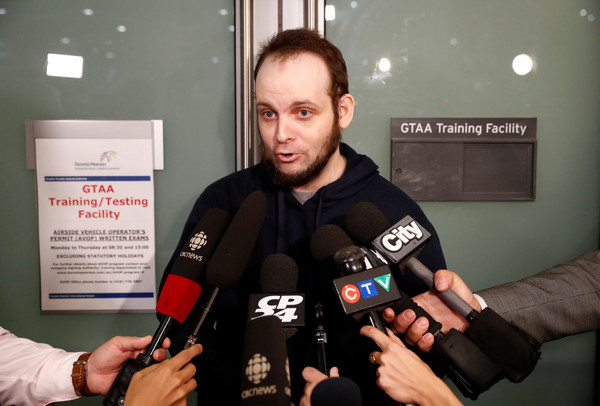 ▲▼加拿大男子鮑伊（Joshua Boyle）一家人被塔利班綁架長達五年，終於獲釋。（圖／路透社）
