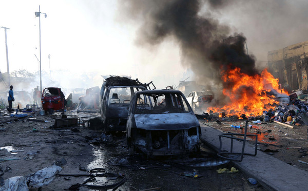 ▲▼ 索馬利亞首都自殺炸彈客攻擊，至少90死、250傷。（圖／路透社）
