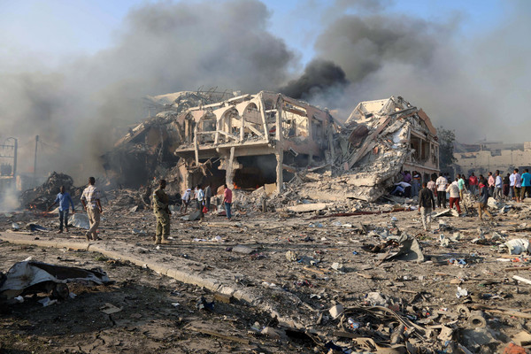 ▲▼ 索馬利亞首都自殺炸彈客攻擊，至少90死、250傷。（圖／路透社）