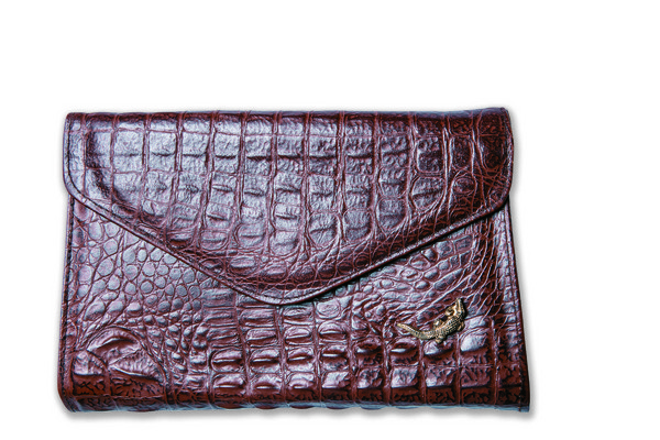 美國二手店買的鱷魚皮手拿包。約NT$4,600