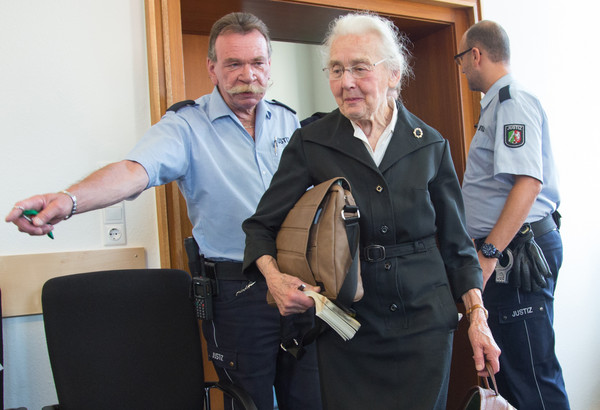 ▲▼ 德國88歲「納粹奶奶」煽動仇恨，否認猶太大屠殺再度被判刑。（圖／達製影像／美聯社）