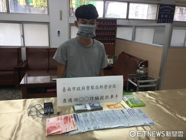 ▲僅18歲大學生車手被逮，起獲詐騙贓款。（圖／記者林悅翻攝）