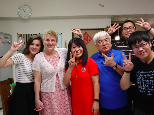 混血女兒穿細肩帶明星媽歐陽姍猛誇 有傷風化 Ettoday星光雲 Ettoday新聞雲