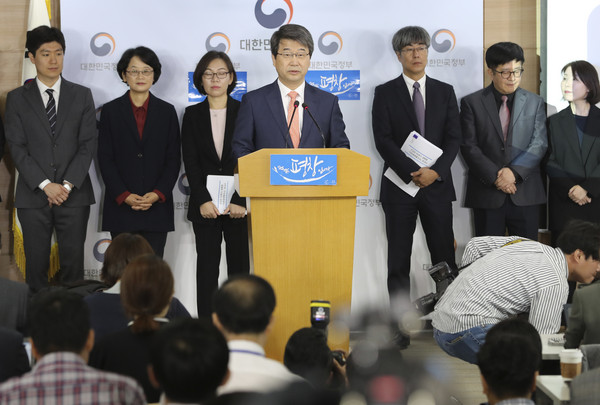 ▲▼南韓民調委員會向外宣布重啟核電項目的民調結果。（圖／達志影像／美聯社）