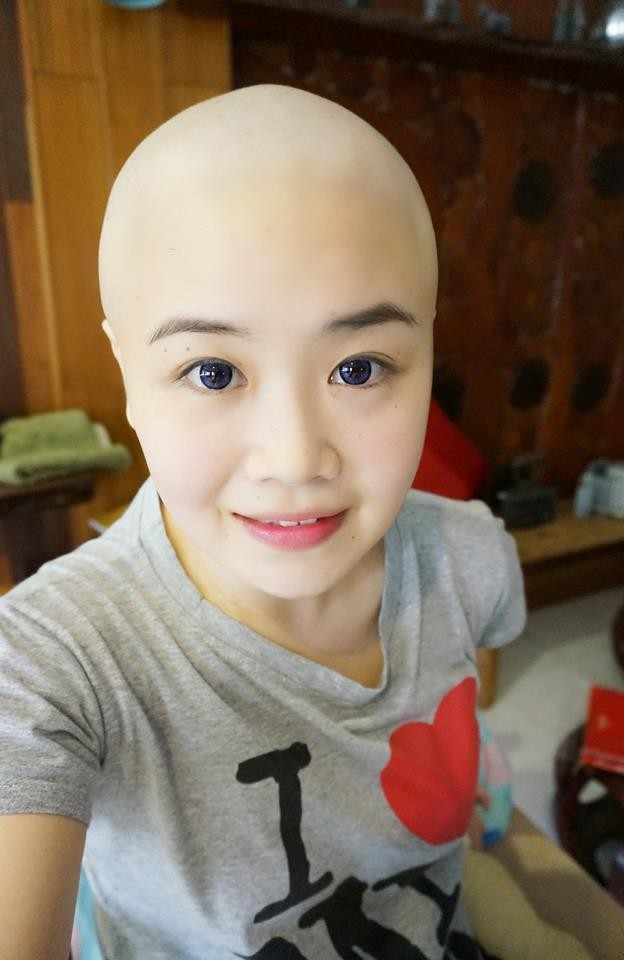 她罹癌「眉毛睫毛都掉光」，老公仍當女神照料…半年後癌細胞歸零（圖／網路FB）