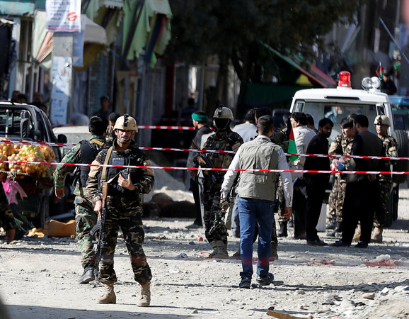 ▲▼阿富汗首都喀布爾一處什葉派清真寺9月29日遭到自殺炸彈攻擊，如今又傳出爆炸事件。（圖／路透社）