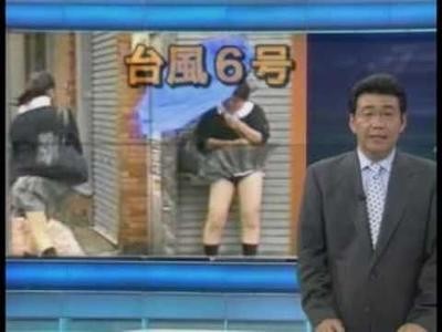 ▲▼日本新聞播報天災，老是拍女生露內褲。（圖／翻攝自2ch）