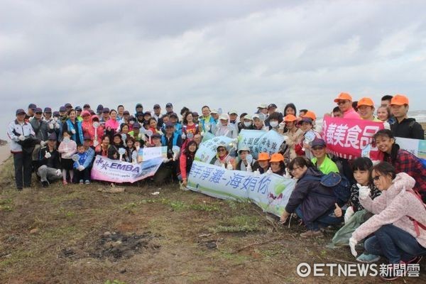 ▲桃園市「牽手淨灘．海好有你」於埔心溪出海口（後厝港）沙灘舉辦第3場，邀野鳥協會專家講演生態維護重要。（圖／環保局提供）